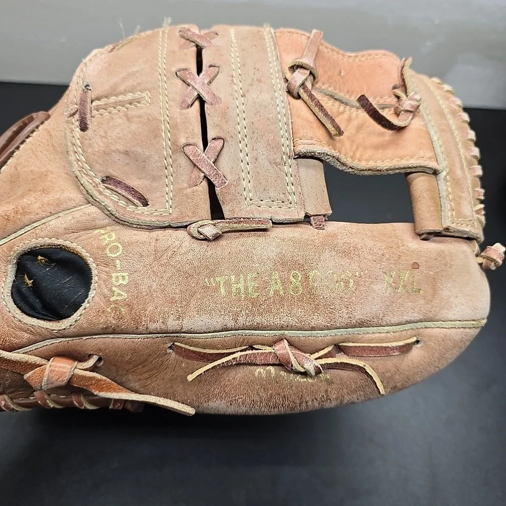 Wilson The A8000 XXL RHT Baseball Softball Glove